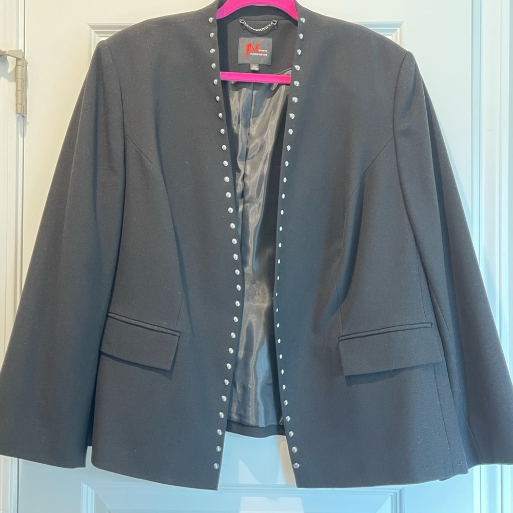 Black JM Studio by John Meyer women’s blazer.
